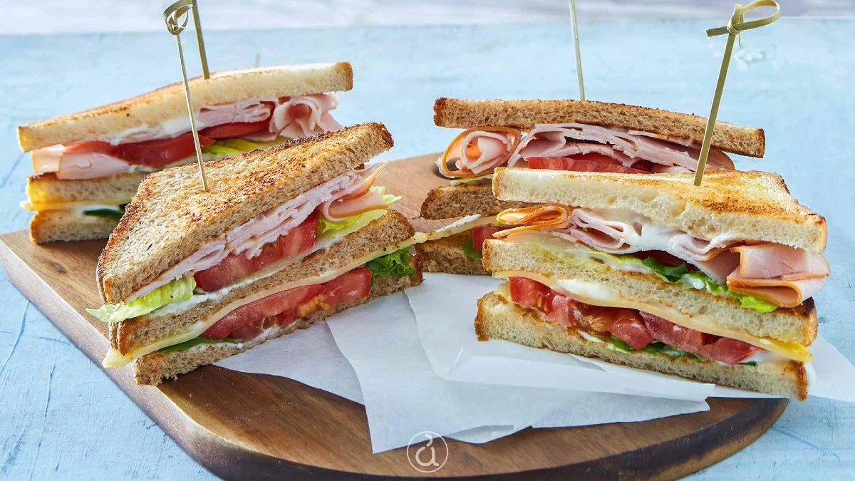 Το απόλυτο σνακ σε 10 λεπτά στο πιάτο σας: Club Sandwich