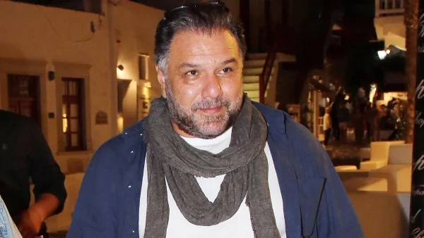 «Τον έχουμε ταλαιπωρήσει πάρα πολύ! Δεν χρησιμοποίησε ποτέ τη δύναμή του, ενώ άλλοι...» - Το αληθινό πρόσωπο του Γρηγόρη Αρναούτογλου όταν σβήνουν τα φώτα