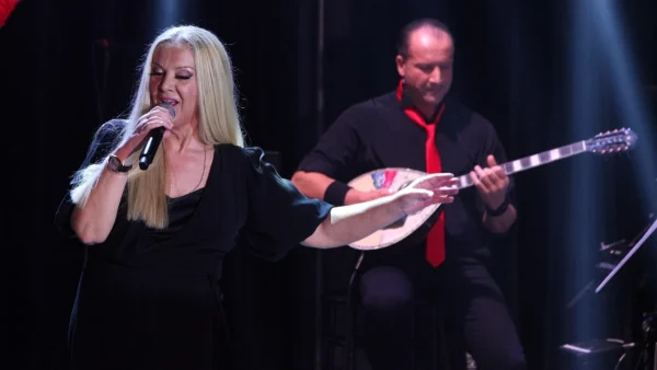 Έλντα Πανοπούλου: «Κήδεψα τον πατέρα μου και το βράδυ στο Δελφινάριο έπρεπε να...» - Η αποκάλυψη για τη δύσκολη στιγμή στην καριέρα της