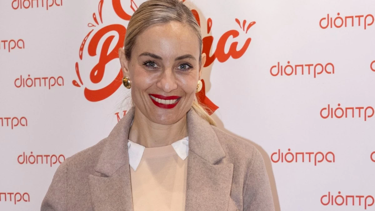 Η Ελεονώρα Μελέτη φόρεσε το παλτό της σεζόν