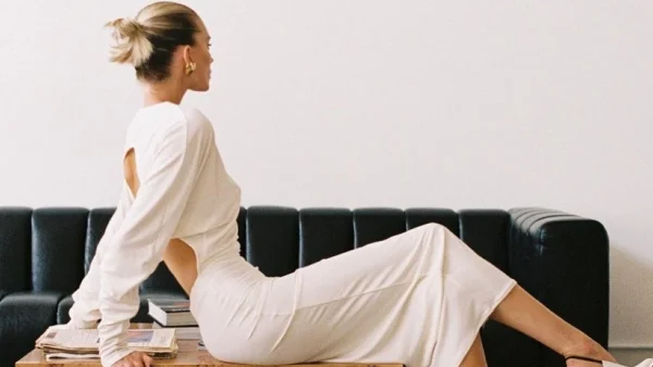 H εορταστική συλλογή της Elsa Hosk είναι μια ωδή στο street style των Χριστουγέννων