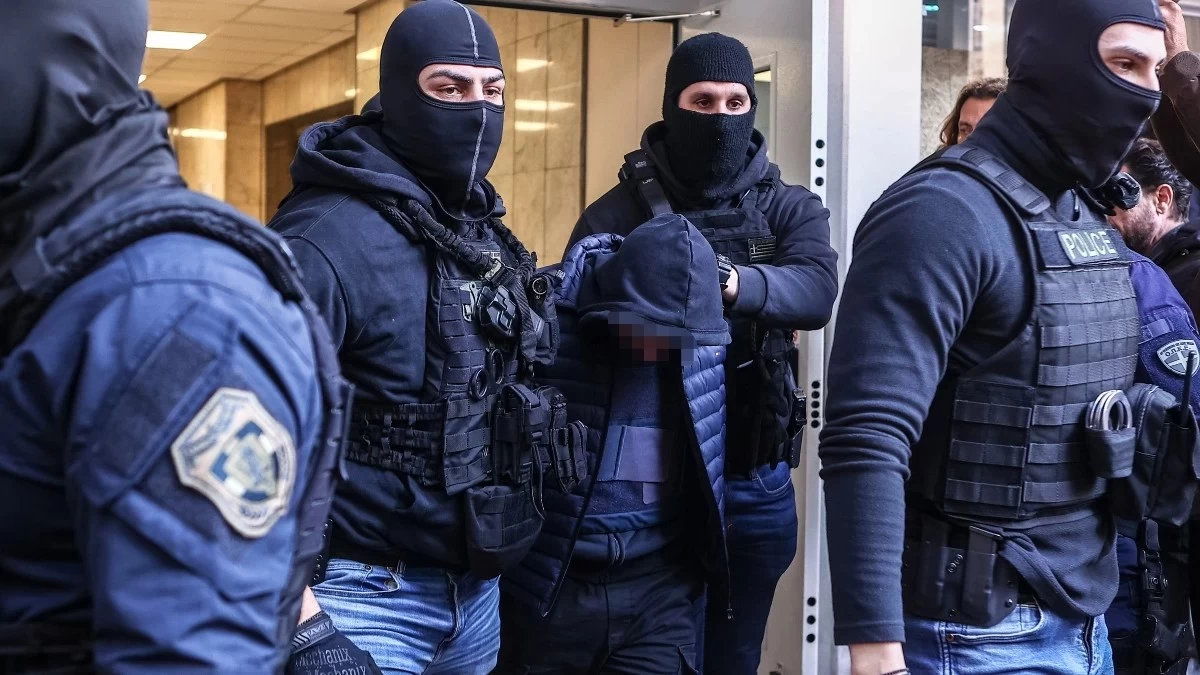 Ρέντης: «Μπήκαν στο νεκροτομείο, ένας ένας τον αγκάλιασαν και έψαλαν...» - Η ανατριχιαστική αποκάλυψη του ψυχολόγου της οικογένειας για τον θάνατο του 31χρονου αστυνομικού