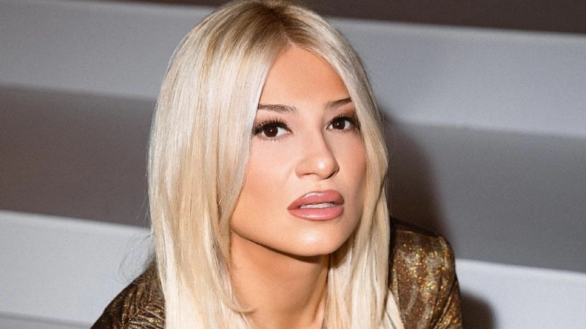 Φαίη Σκορδά: Βρήκαμε το animal print φόρεμά της για το βράδυ της Πρωτοχρονιάς