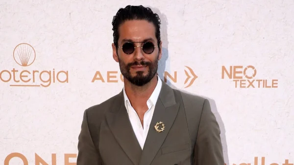 Ολόγυμνος στο μπάνιο του σπιτιού του ο Γιώργος Καράβας - Δημοσίευσε βίντεο να κάνει ντουζ!