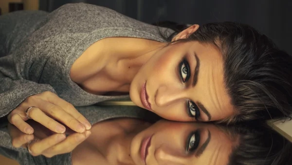 Glam eye- looks με σύμμαχο το cake eyeliner για τέλειες γιορτινές και όχι μόνο εμφανίσεις!