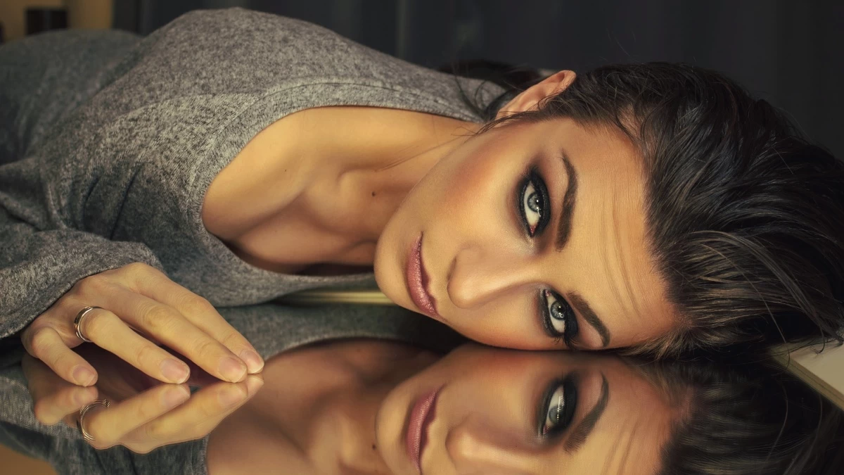 Glam eye- looks με σύμμαχο το cake eyeliner για τέλειες γιορτινές και όχι μόνο εμφανίσεις!