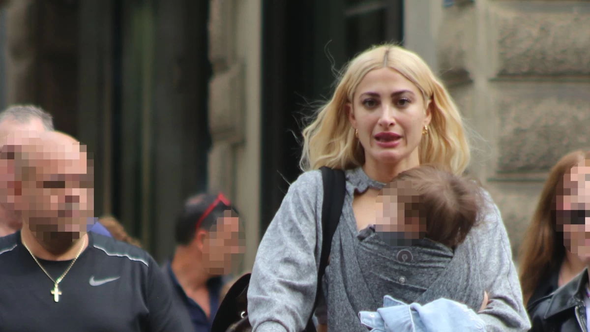 Ιωάννα Τούνη: Ο τρυφερός τρόπος που νανουρίζει το μικρό, Πάρη