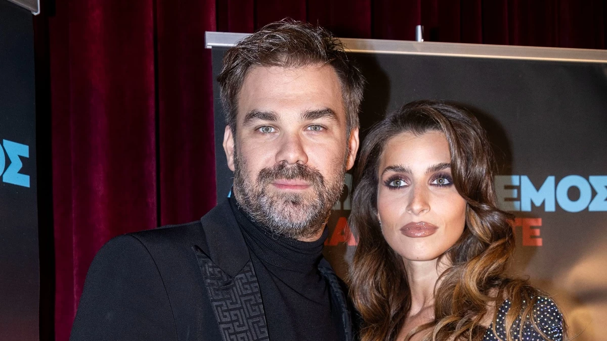 Ιωάννα Σαρρή: Με αστραφτερό, γοργονέ φόρεμα που αναδείκνυε τους κοιλιακούς της - Εντυπωσιακή στο πλευρό του Σαμπάνη