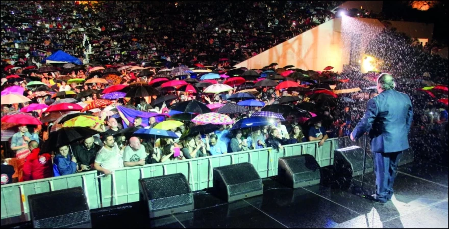 Βασίλης Καρράς