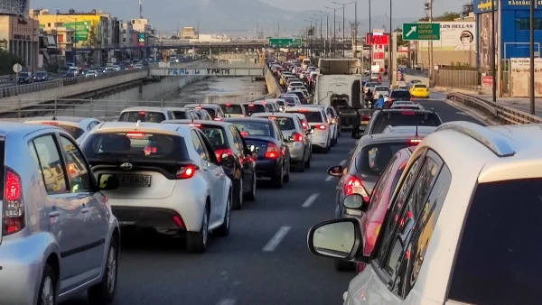 Εφιαλτικό το σημερινό 15/12 απόγευμα στους δρόμους - ''Καμπανάκια'' για το χειρότερο μποτιλιάρισμα του χρόνου