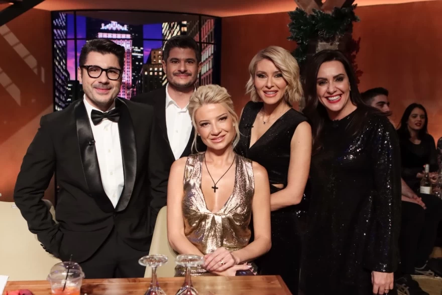 Η Φαίη Σκορδά με την ομάδα του Fay's time: Λάμπρος Κωνσταντάρας, Άγγελος Βουράκης, Μαρία Φραγκάκη, Μάρτζυ Λαζάρου