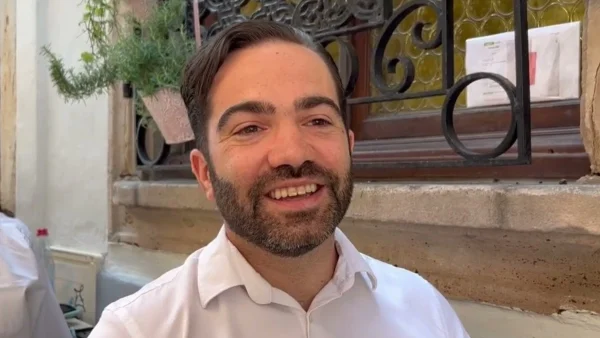 Κωνσταντίνος Κατσανέβας: Ερωτευμένος ο εγγονός του Ανδρέα Παπανδρέου - Αυτή είναι η κούκλα κοκκινομάλλα σύντροφός του