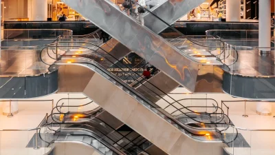 Εορταστικό ωράριο καταστημάτων: Ποιες ώρες και ποιες ημέρες θα παραμείνουν ανοιχτά τα μαγαζιά;