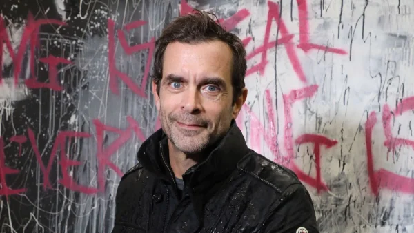 Χαμογελαστός και μόνος: Η πρώτη δημόσια εμφάνιση του Κωνσταντίνου Μαρκουλάκη μετά τον χωρισμό του από την Χρυσή Βαρδινογιάννη