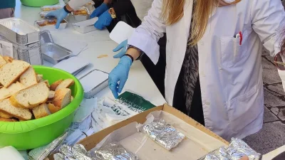 Ποιος παίκτης του Survivor μοιράζει συσσίτιο (Αποκλειστικές Φωτογραφίες)