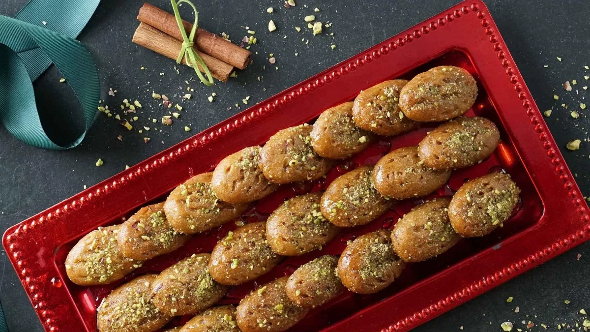 Για να μην σου βγουν σκληρά σαν πέτρα και με νερουλό σιρόπιασμα - Τα 4 μυστικά για αφράτα μελομακάρονα