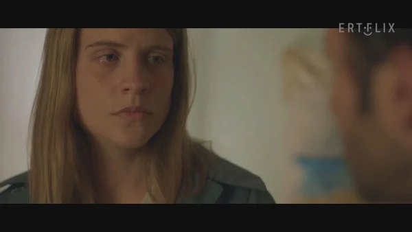 Η Παραλία (5/12): Η Υπατία ανακαλύπτει την κρυφή ταυτότητα του Χάρι