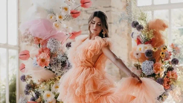 Peach fuzz: Πως να υιοθετήσεις το χρώμα της Pantone για το 2024 στο μακιγιάζ & στο μανικιούρ σου!