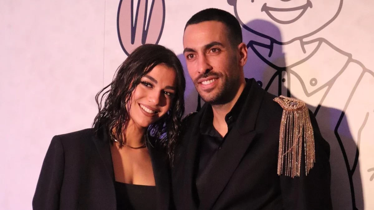 Εκείνος με κρόσσια στο σακάκι κι εκείνη με μαύρο κολλητό φόρεμα στην αγκαλιά του - Οι πρώτες δηλώσεις του Αλέξανδρου Πολυχρονιάδη δίπλα στη Μελίνα Νικολαΐδη στο party του μαγαζιού του