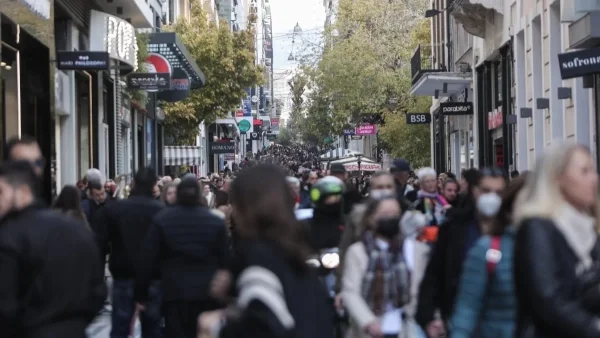 Εορταστικό ωράριο: Τι ώρα κλείνουν τα καταστήματα παραμονή πρωτοχρονιάς - Πότε θα πραγματοποιηθούν τα τελευταία δρομολόγια στα ΜΜΜ