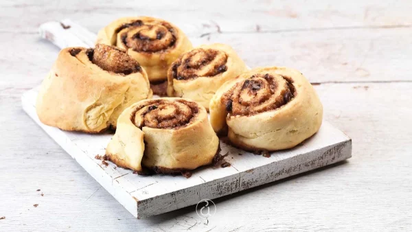 Χριστουγεννιάτικο πρωινό: Ψωμάκια κανέλας με καραμέλα