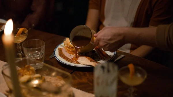 Πως να μην στερηθείς τίποτα: 5+2 έξυπνοι τρόποι να φας αλλά να μην παχύνεις κατά την διάρκεια των γιορτών