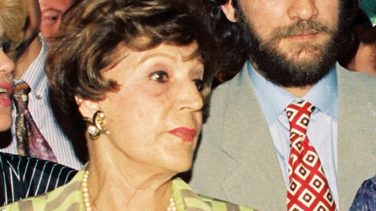 Ρένα Βλαχοπούλου: «Πήγε η γυναίκα στο θέατρο κλαίγοντας της λέει "Δεν σας έκλεψα"! Τελικά...» - Άγνωστο περιστατικό 20 χρόνια μετά το θάνατό της