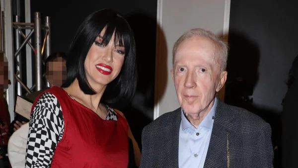 Είχε γύρει πάνω του και του χαμογελούσε ερωτικά - Η στιγμή που ο φακός ''τσάκωσε'' Πλεύρη & Σιακαβάρα σε τρυφερά τετ - α - τετ