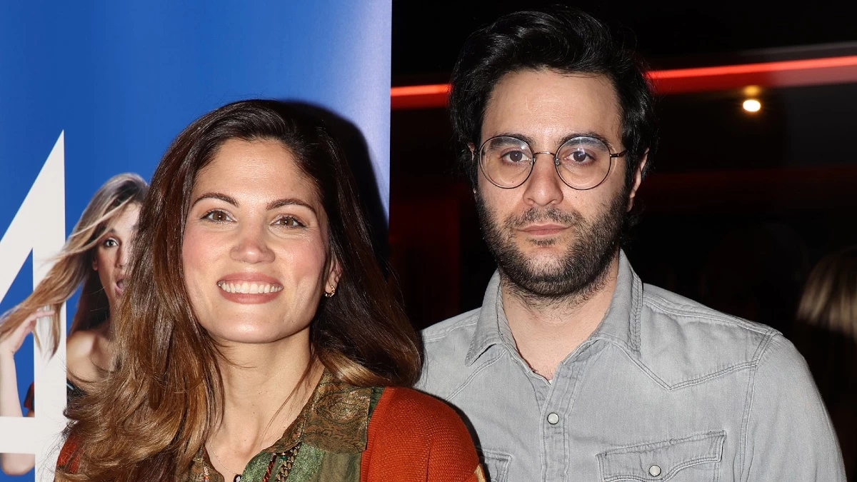 Σε παστέλ αποχρώσεις και με γούνινες μπάλες: Το λαμπερό δέντρο της Μαίρης Συνατσάκη και του Ίαν Στρατή