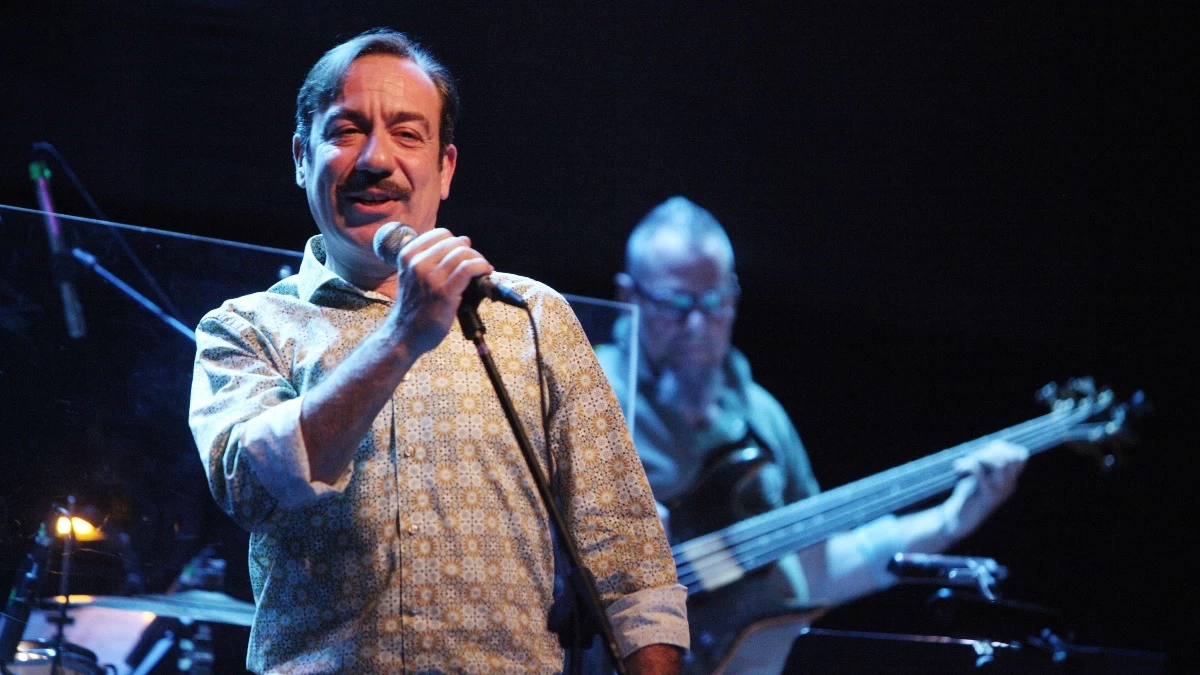 «Ο Μανούσος Μανουσάκης με φίλησε στο στόμα για να...» - Η σοκαριστική αποκάλυψη του Σωτήρη Καλυβάτση