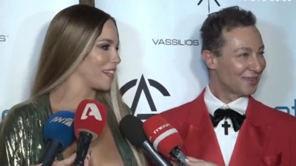 Η μάξι τουαλέτα της με το ανοιχτό μπούστο, "τρέλανε" δημοσιογράφους & φωτογράφους - Η συγκλονιστική εμφάνιση της Κατερίνας Στικούδη στον 7 μήνα εγκυμοσύνης