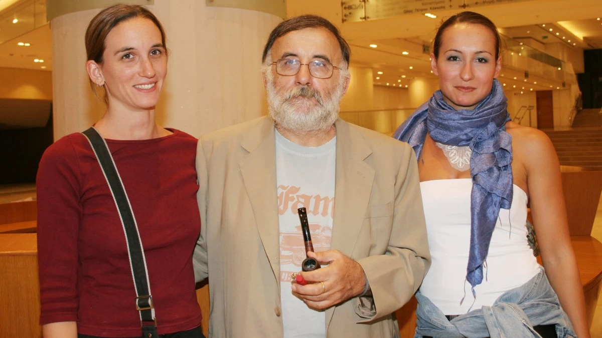 Τέσσερα χρόνια χωρίς τον Θάνο Μικρούτσικο: Σπάνιες φωτογραφίες με την οικογένειά του