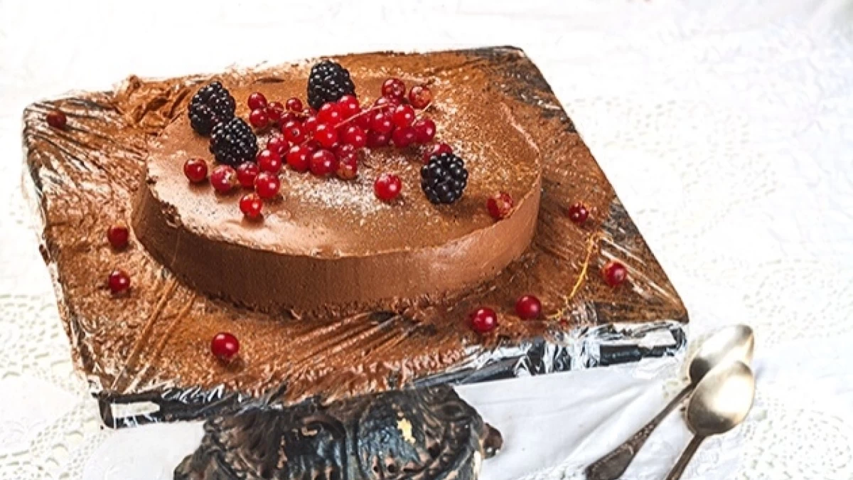 Το πιο εύκολο γλυκό για τους καλεσμένους σας: Τούρτα σοκολάτας της τελευταίας στιγμής