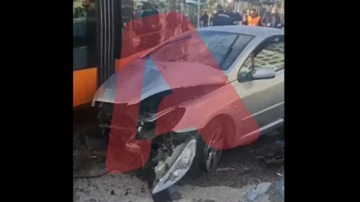 Μία νεκρή και ένας τραυματίας στο Παλαιό Φάληρο - ΙΧ συγκρούστηκε με τραμ