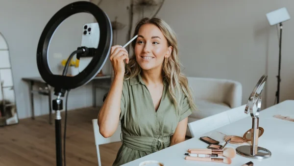 «Underpainting»: Αυτή είναι η νέα makeup εμμονή που σαρώνει ήδη το TikTok!