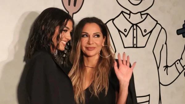 Αλέξανδρος Πολυχρονιάδης: Με σκίσιμο μέχρι τον γοφό η Δέσποινα Βανδή δίπλα στη Μελίνα στο party του μαγαζιού του - Όλα τα βλέμματα γύρισαν προς το μέρος της