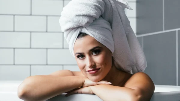 Πόσο συχνά πρέπει να αλλάζω το σαμπουάν για τα μαλλιά μου; Μήπως είναι καλύτερα να χρησιμοποιώ το ίδιο; Δες τι λένε οι ειδικοί