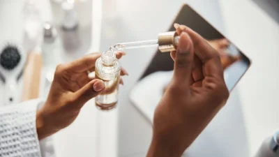 H best seller κρέμα φαρμακείου που αγαπούν τα μοντέλα & ανακουφίζει το ερεθισμένο δέρμα τώρα σε μορφή ορού!