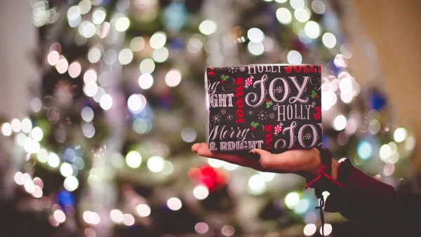 Xmas gift guide: 5 δώρα ομορφιάς κάτω των 20 ευρώ για εσένα & τους αγαπημένους σου!