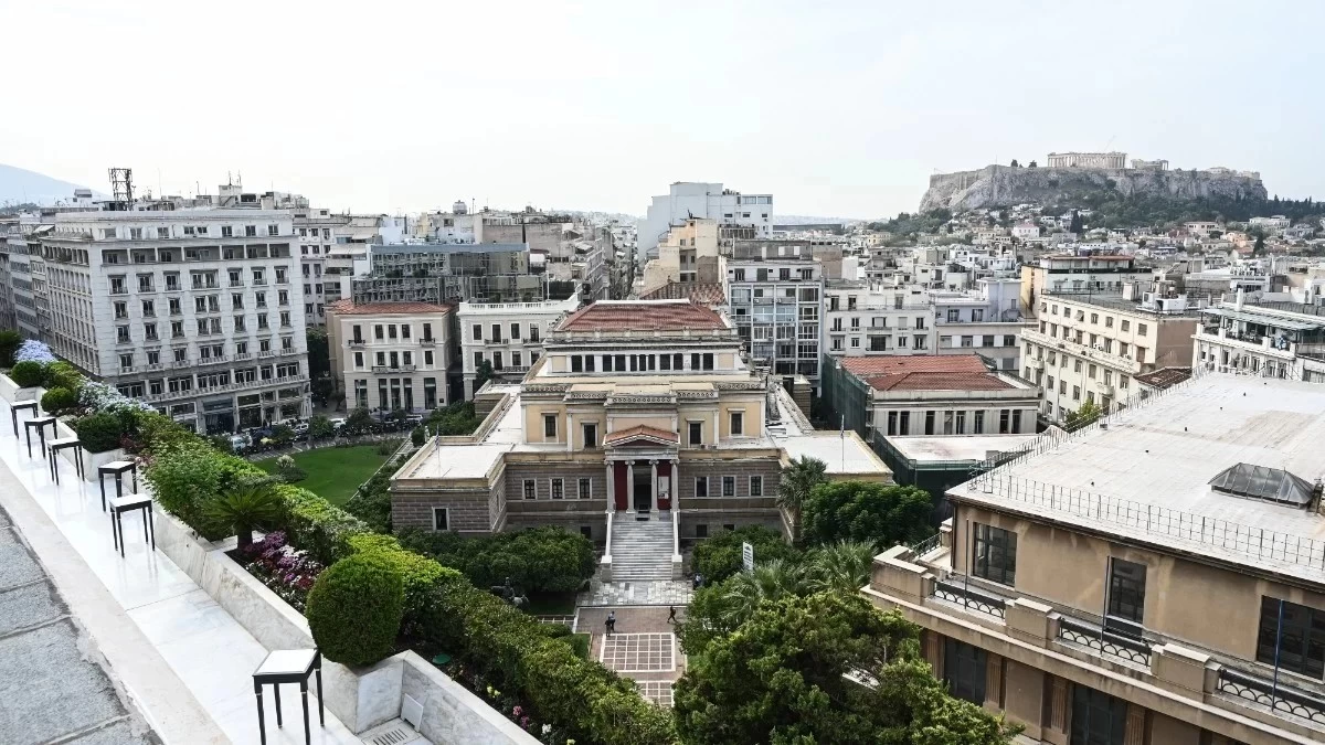 Καιρός (2/1): Νεφώσεις, με τοπικές βροχές και πτώση της θερμοκρασίας - Αναλυτικά η πρόγνωση