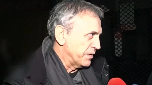 Γιώργος Νταλάρας: Το άλλο του πρόσωπο - Τον περίμεναν ξανά δημοσιογράφοι «Σέβομαι τη δουλειά σας, αυτό που κάνετε είναι δύσκολο», τους είπε