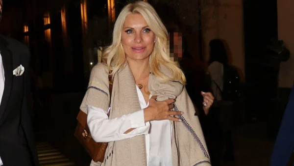 Ελένη Μενεγάκη: Χαμογελαστή και περιποιημένη μετά το ατύχημα - Το όλο νόημα μήνυμα της παρουσιάστριας