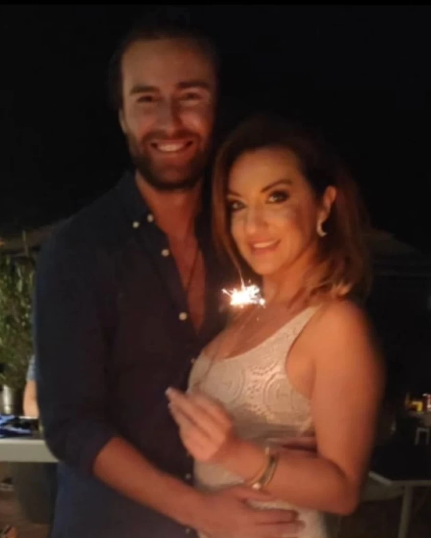 Rob James Seymour Δήμητρα Βαρώνου