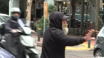 Κωνσταντίνος Πολυχρονόπουλος: Κυνηγητό έξω από το κτήριο της Κοινωνικής Κουζίνας «Ο Άλλος Άνθρωπος»