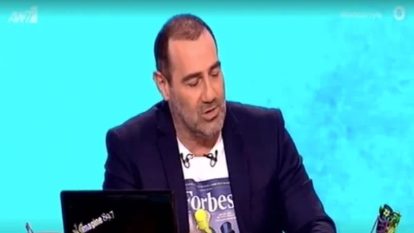 Αντώνης Κανάκης: «Θα μου επιτρέψετε να αφιερώσω αυτό το τραγούδι...» - Συγκινημένος με τον θάνατο πολύ αγαπημένου του φίλου