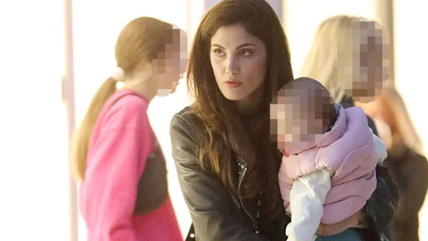 Μαίρη Συνατσάκη: Δεν άφηνε λεπτό από την αγκαλιά της τη μικρή Ολίβια - Βόλτα στα μαγαζιά με το καρότσι και την κόρη της