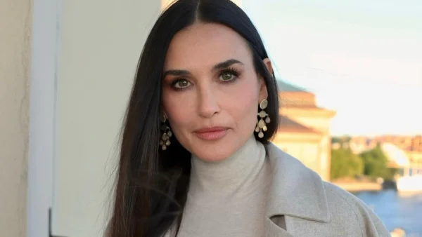 Αυτή είναι η αγαπημένη μάσκαρα της Demi Moore! Δες που θα τη βρεις & πόσο κοστίζει