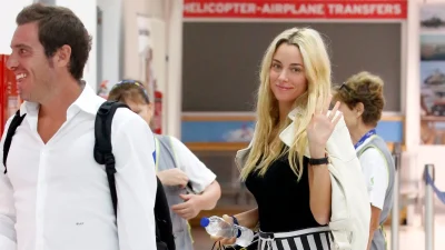 Δούκισσα Νομικού: Τον φιλούσε παθιασμένα με τα μάτια κλειστά - Οι τρυφερές στιγμές με τον σύζυγό της, Δημήτρη Θεοδωρίδη