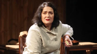 Ελένη Ουζουνίδου: «Είχα ένα θεματάκι, νόμιζα ότι αν παίξω στην τηλεόραση θα...» - Τι αποκάλυψε για την πρώτη της τηλεοπτική εμφάνιση