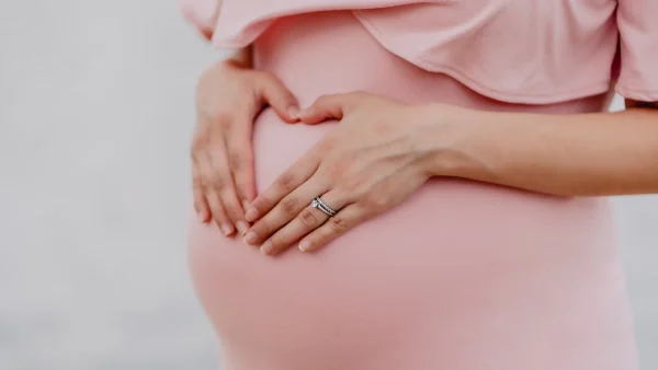 Αποκλειστικό: Ποια καλλονή της showbiz περιμένει το πρώτο της παιδί;